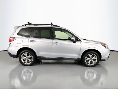 Used 2018 Subaru Forester 2.5i Touring AWD/4WD image 4