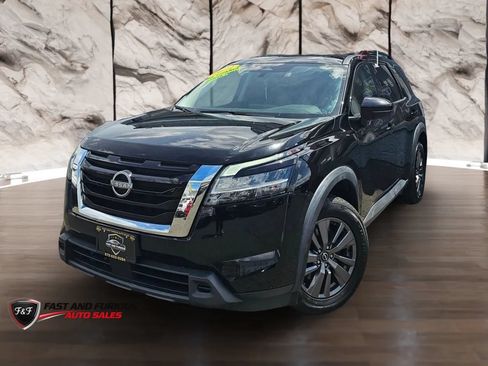 Used 2022 Nissan Pathfinder SV AWD/4WD image 3