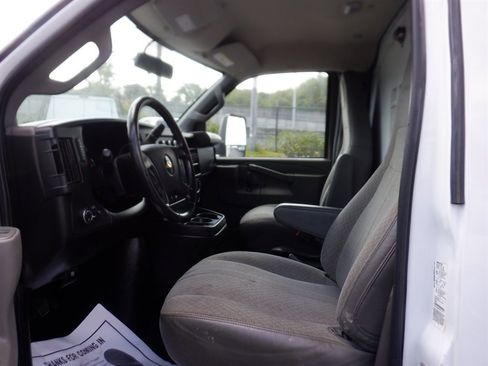Used 2020 Chevrolet Express 3500 w/ Power Convenience Package image 9