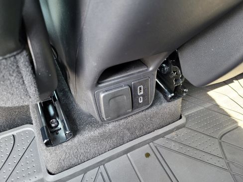 Used 2022 Chevrolet TrailBlazer RS w/ Sun and Liftgate Package FWD image 16