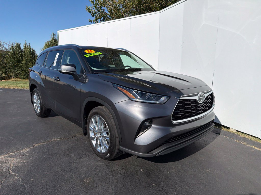 Used 2025 Toyota Highlander Limited AWD/4WD image 4