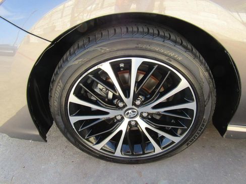 Used 2018 Toyota Camry SE image 7