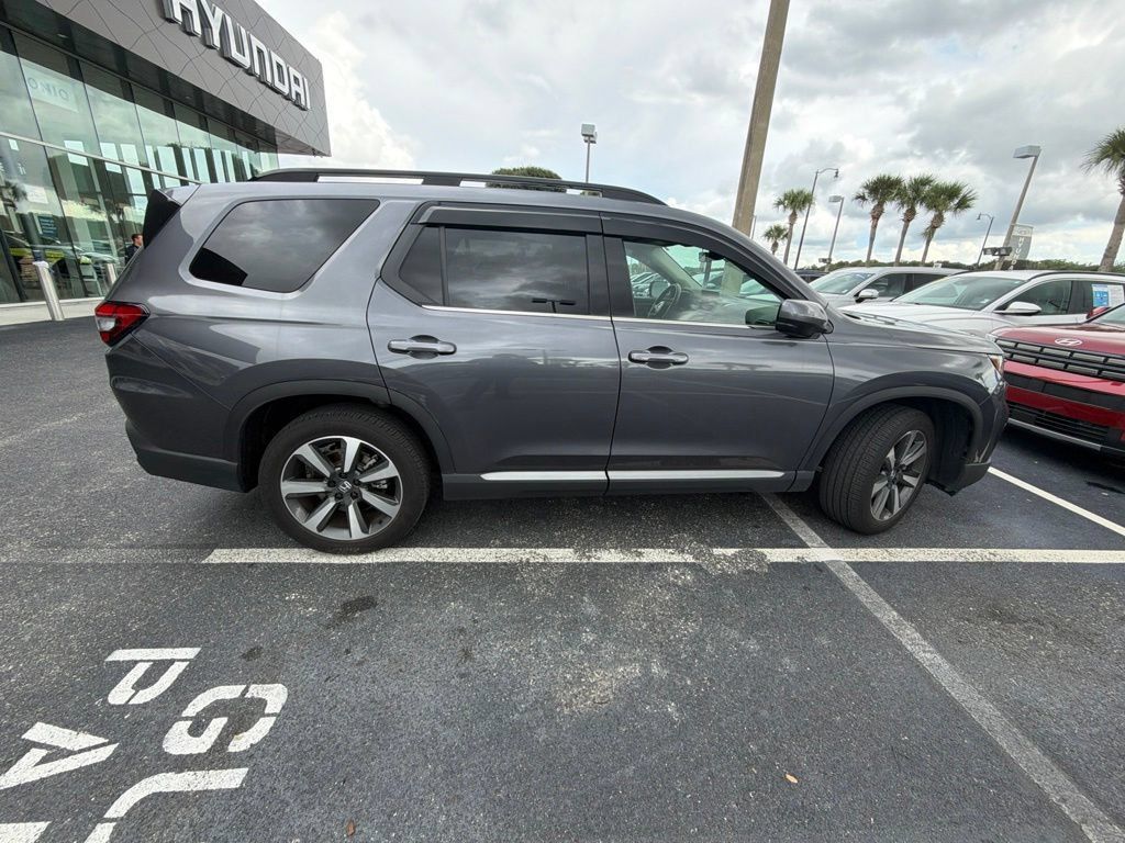 Used 2024 Honda Pilot Elite image 3