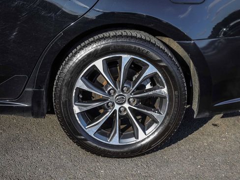 Used 2016 Toyota Avalon XLE image 13