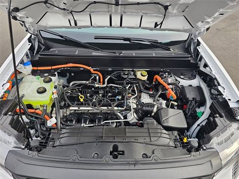 New 2025 Ford Maverick XLT w/ XLT Luxury Package image 9