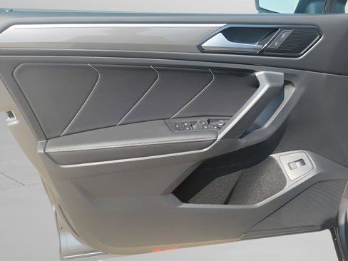 New 2024 Volkswagen Tiguan SE R-Line image 7
