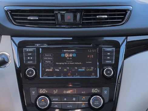 Certified 2022 Nissan Rogue Sport SL image 18