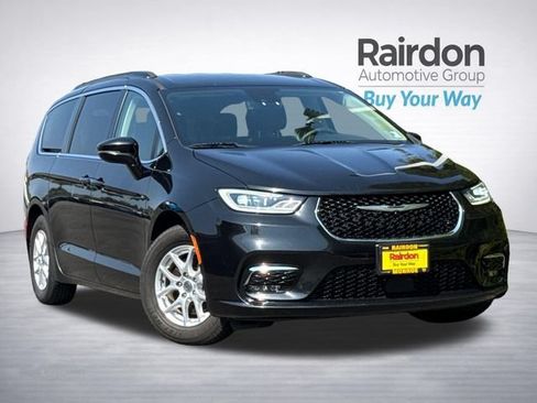 Used 2022 Chrysler Pacifica Touring-L FWD image 1