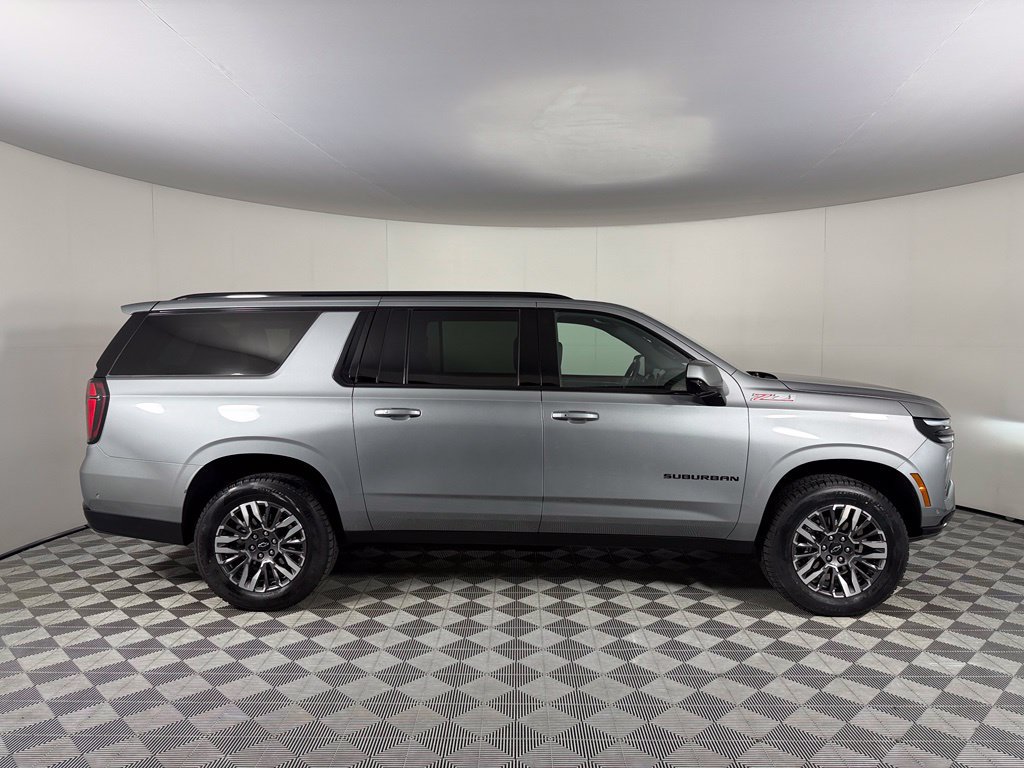 Used 2025 Chevrolet Suburban Z71 AWD/4WD image 6