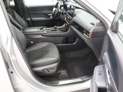 Used 2024 Toyota Grand Highlander AWD Hybrid image 40