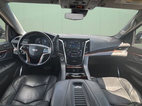 Used 2019 Cadillac Escalade ESV Luxury AWD/4WD image 20