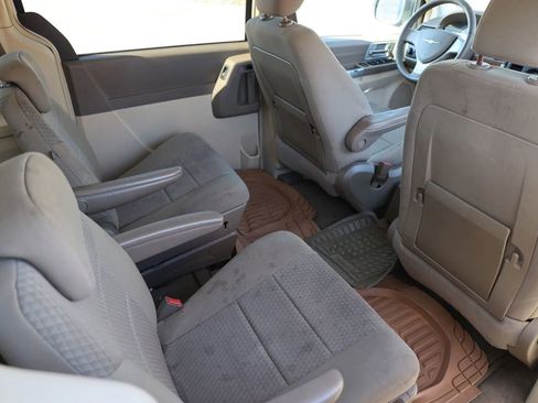 Used 2008 Chrysler Town & Country Touring image 16