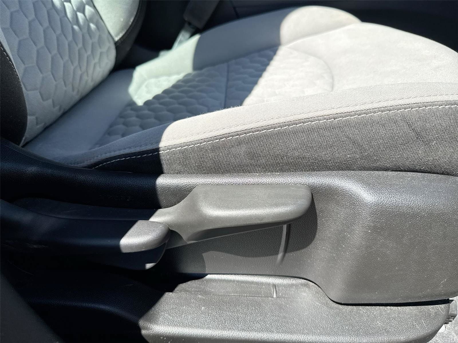 Used 2019 Chevrolet Equinox LS FWD image 16