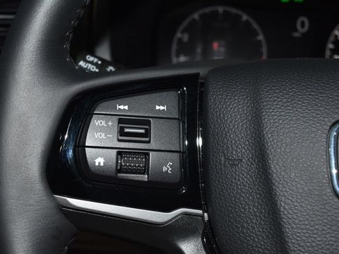 Used 2026 Honda Odyssey Touring image 9