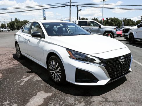 Used 2025 Nissan Altima 2.5 SV AWD/4WD image 3