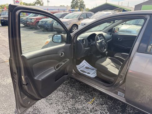 Used 2014 Nissan Versa SV w/ Convenience Package FWD image 8