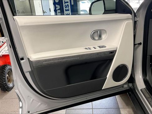 Used 2023 Hyundai Ioniq 5 Limited AWD/4WD image 9