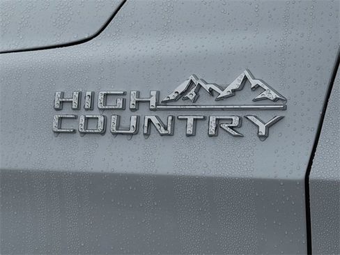 New 2026 Chevrolet Suburban High Country image 9
