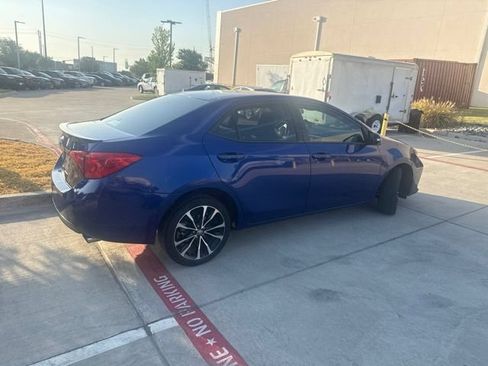 Used 2017 Toyota Corolla SE FWD image 3