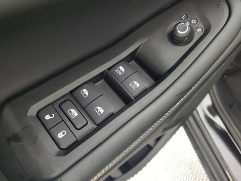 Used 2025 Jeep Grand Cherokee Laredo X image 29