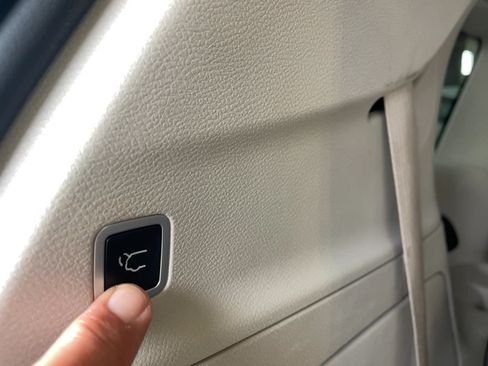 Used 2022 Chrysler Voyager LX FWD image 22