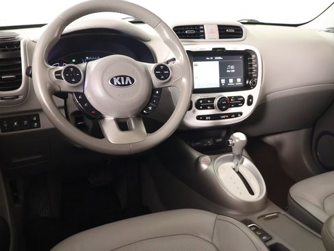 Used 2018 Kia Soul EV + FWD image 2