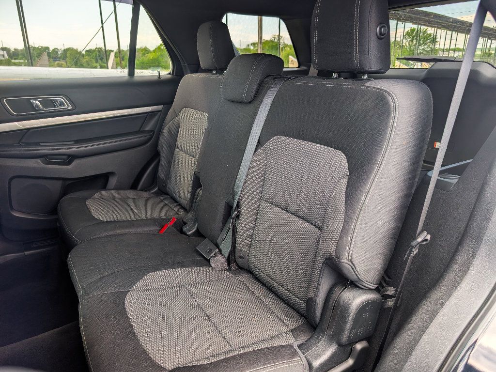 Used 2018 Ford Explorer XLT AWD/4WD image 17