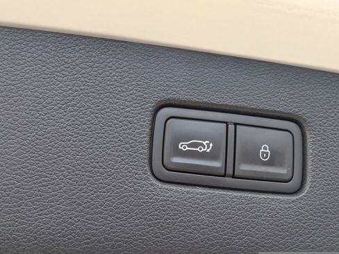 Used 2022 Genesis GV80 2.5T w/ Advanced Package 02 image 11