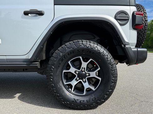 Used 2022 Jeep Wrangler Unlimited Rubicon w/ Dual Top Group AWD/4WD image 10