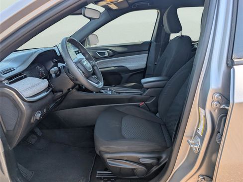 Used 2023 Jeep Compass Sport AWD/4WD image 12