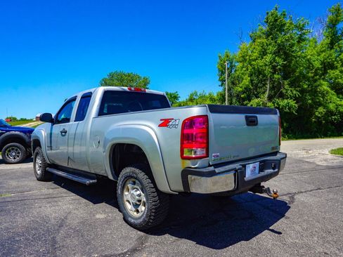 Used 2010 GMC Sierra 2500 SLE w/ SLE Preferred Package AWD/4WD image 5