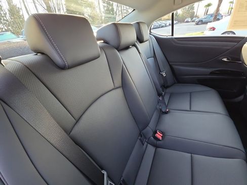 Certified 2024 Lexus ES 350 w/ Premium Package image 18