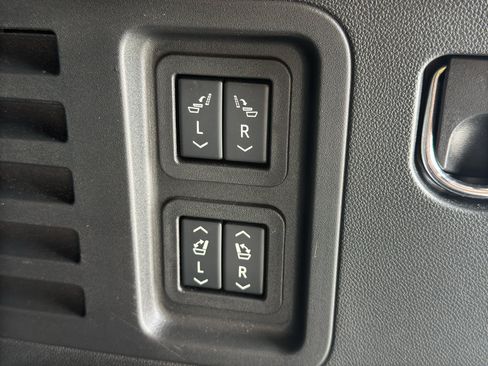 Used 2026 Chevrolet Traverse RS AWD/4WD image 22