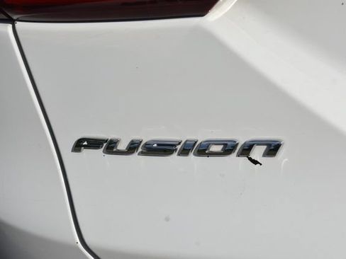 Used 2017 Ford Fusion SE FWD image 16