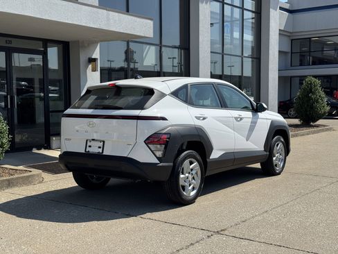 New 2026 Hyundai Kona SE image 5
