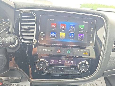 Used 2018 Mitsubishi Outlander SEL AWD/4WD image 25