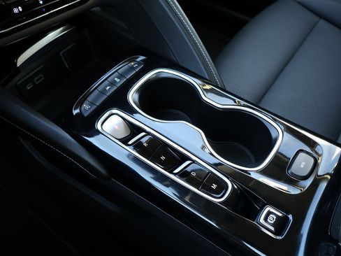 Used 2023 Buick Envision Essence image 30