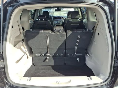 Certified 2023 Chrysler Pacifica Limited image 11