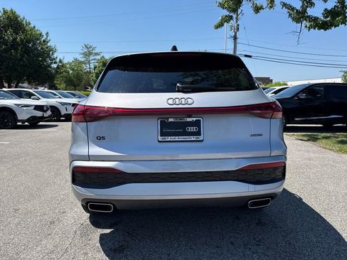Certified 2025 Audi Q5 Premium w/ Convenience Package AWD/4WD image 5