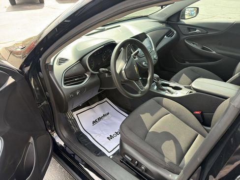 Used 2025 Chevrolet Malibu LT image 9