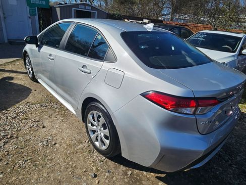 Used 2021 Toyota Corolla LE FWD image 3