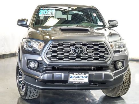 Used 2021 Toyota Tacoma TRD Sport w/ Technology Package AWD/4WD image 7