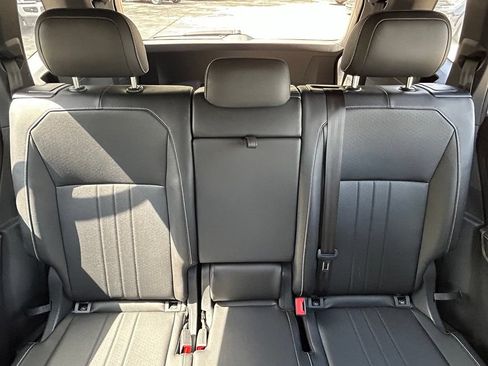 Certified 2023 Volkswagen Tiguan SE R-Line FWD image 14