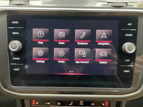 Used 2022 Volkswagen Tiguan SE R-Line image 33