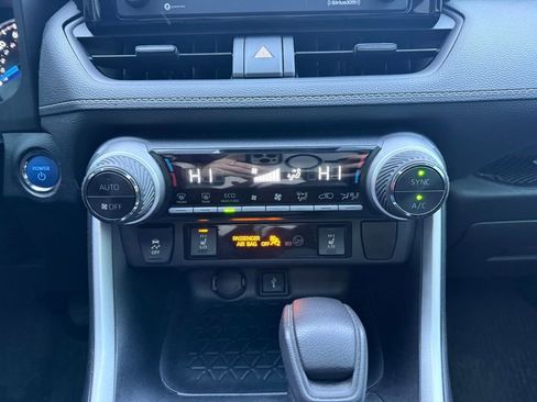 Used 2021 Toyota RAV4 XLE image 16