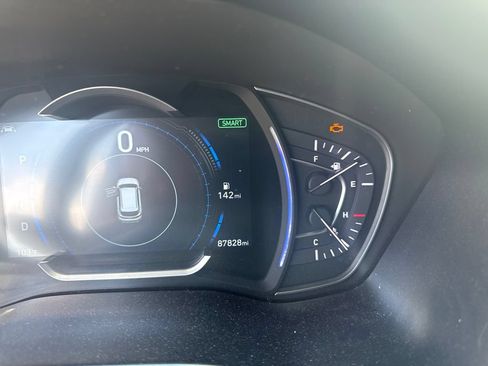 Used 2019 Hyundai Santa Fe Limited AWD/4WD image 21