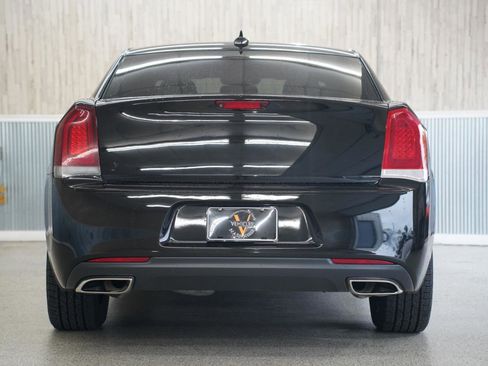 Used 2019 Chrysler 300 S AWD/4WD image 9