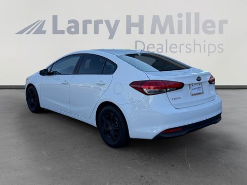 Used 2017 Kia Forte LX FWD image 3
