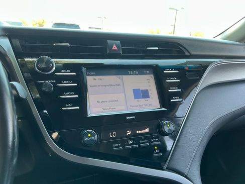 Used 2020 Toyota Camry SE FWD image 27
