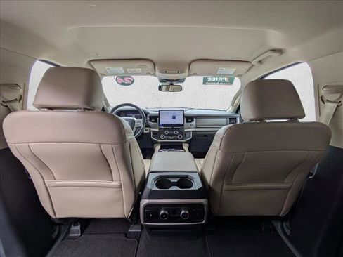 Used 2024 Ford Expedition Max XLT image 23